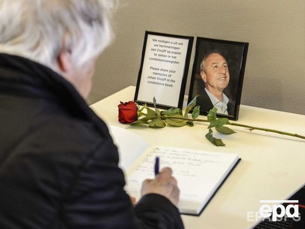 Болельщики почтили память одного из величайших футболистов ХХ века