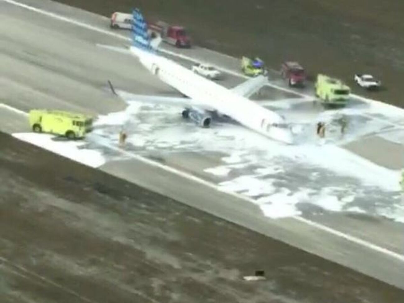 Самолет совершил аварийную посадку