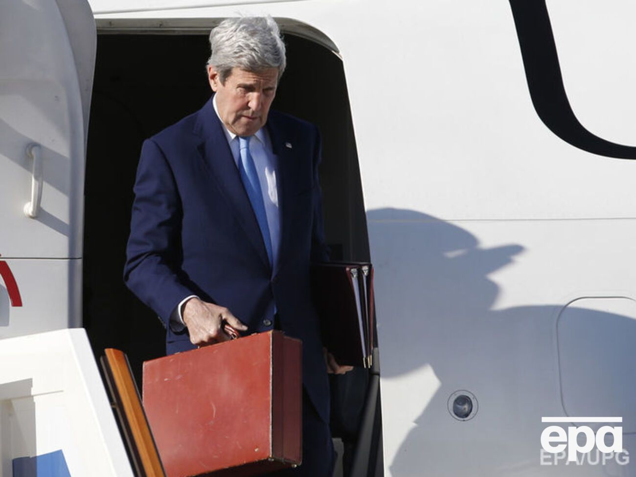 Путин неспроста заговорил о содержимом кейса Керри, считает Портников