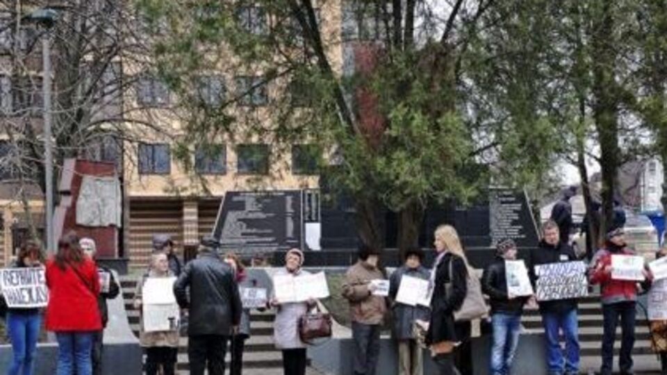 В Ростове-на-Дону пикет в поддержку Савченко охраняли около 10 полицейских в форме и еще несколько – в штатском