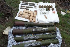 Полиция устанавливает владельца сумки с оружием