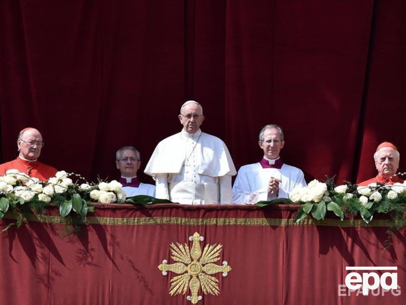 Папа Франциск в лоджии ватиканской базилики