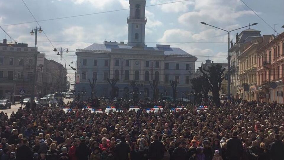 Церемония присяги патрульных в Черновцах собрала много зрителей