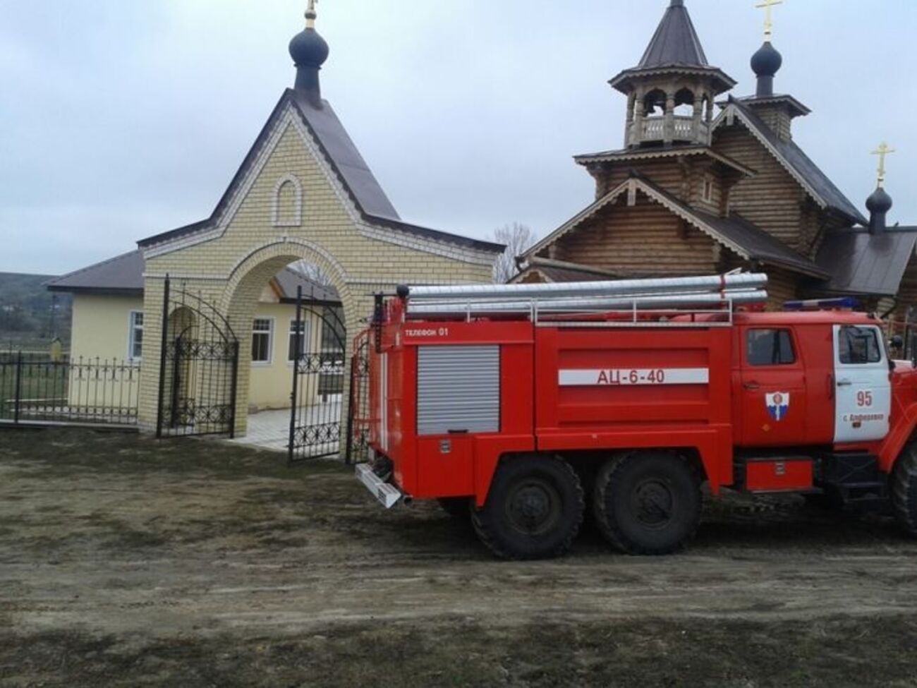 Шесть человек пострадали при обрушении балкона в храме в Воронежской области