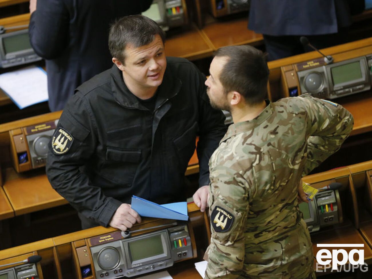 Семенченко (слева) уверен, что вышел во второй тур выборов мэра Кривого Рога