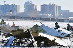 Распознать по записи переговоров в кабине, кто из летчиков потерпевшего крушение в Ростове Boeing 737 совершил роковую ошибку, а кто пытался ее исправить, специалисты пока не могут