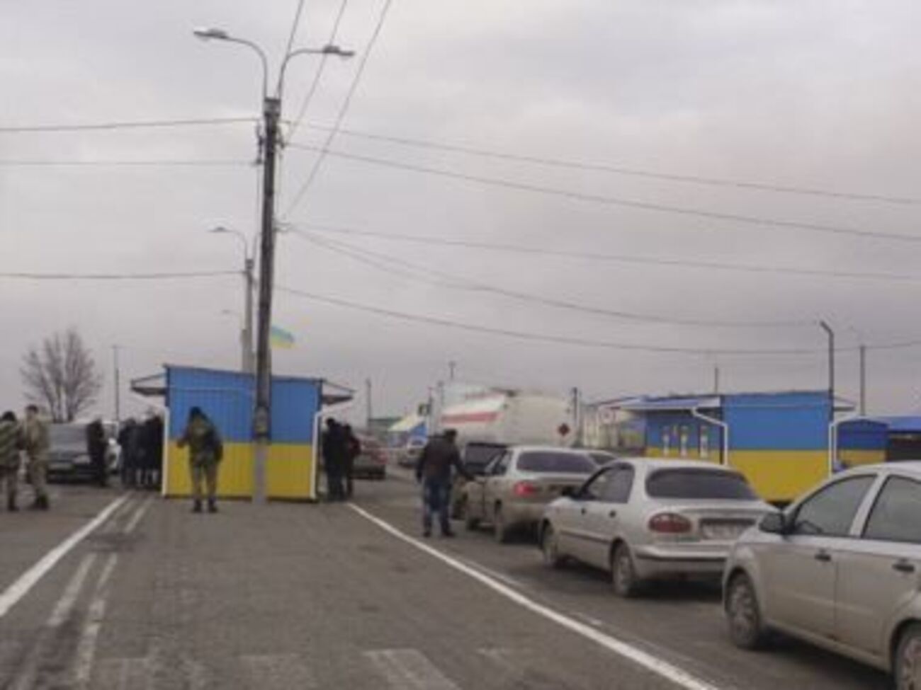 Активисты "Аскер" начали дежурить на границе с Крымом