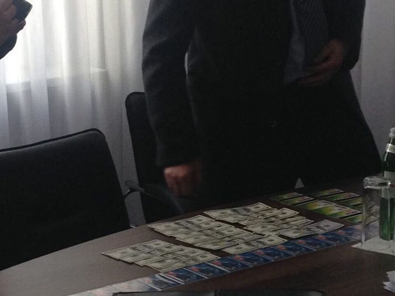 Заместителю главы Нацполиции предлагали взятку в виде $2 тыс. и талонов на 400 литров топлива