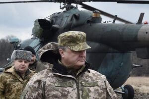 Порошенко: Они думали, что они подготовились, завезли более 700 танков, более 1300 орудий и артиллерии, завезли боеприпасы, патроны. Убирайтесь!