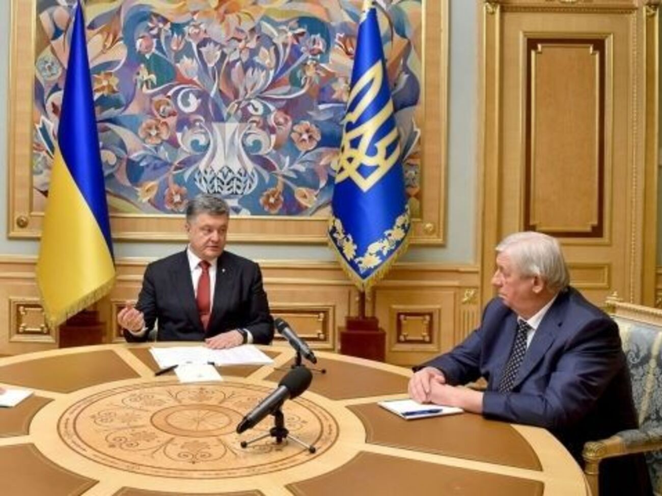 Порошенко: Советую народным депутатам ходить на заседания Верховной Рады и определять судьбу генерального прокурора, как того требует Конституция