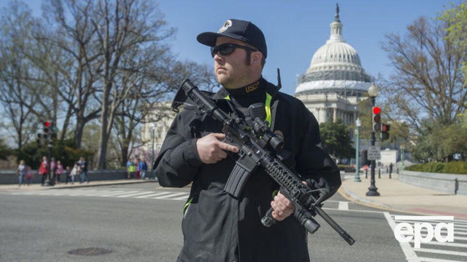 Полиция взяла под усиленную охрану резиденцию президента США