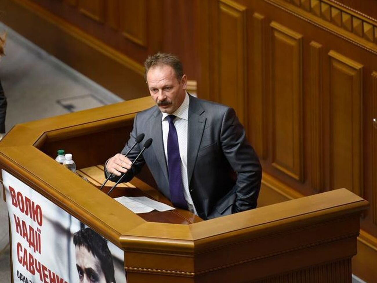 Барна: Если баллотируешься от имени партии, значит, должен следовать ее политике. А если линия партии не подходит, пожалуйста, выходи