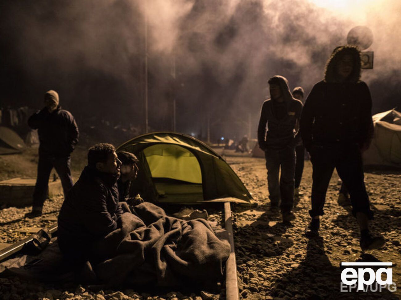 Мигранты заблокировали железную дорогу на границе Греции и Македонии