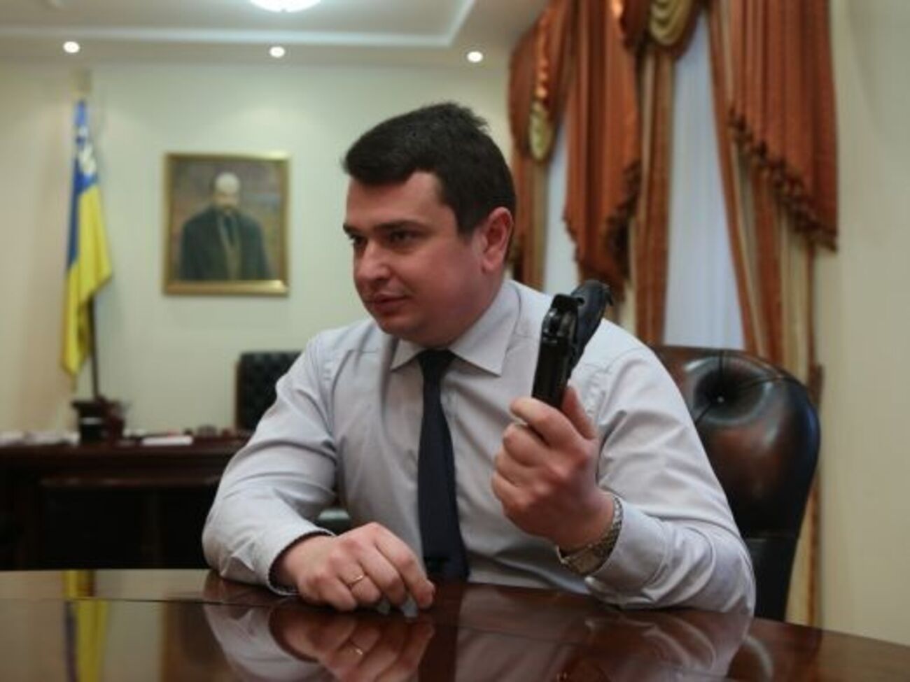 Антикоррупционное бюро хочет прослушивать телефоны без помощи СБУ, сообщил Сытник