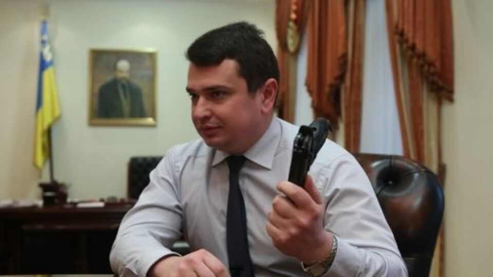 Антикоррупционное бюро хочет прослушивать телефоны без помощи СБУ, сообщил Сытник