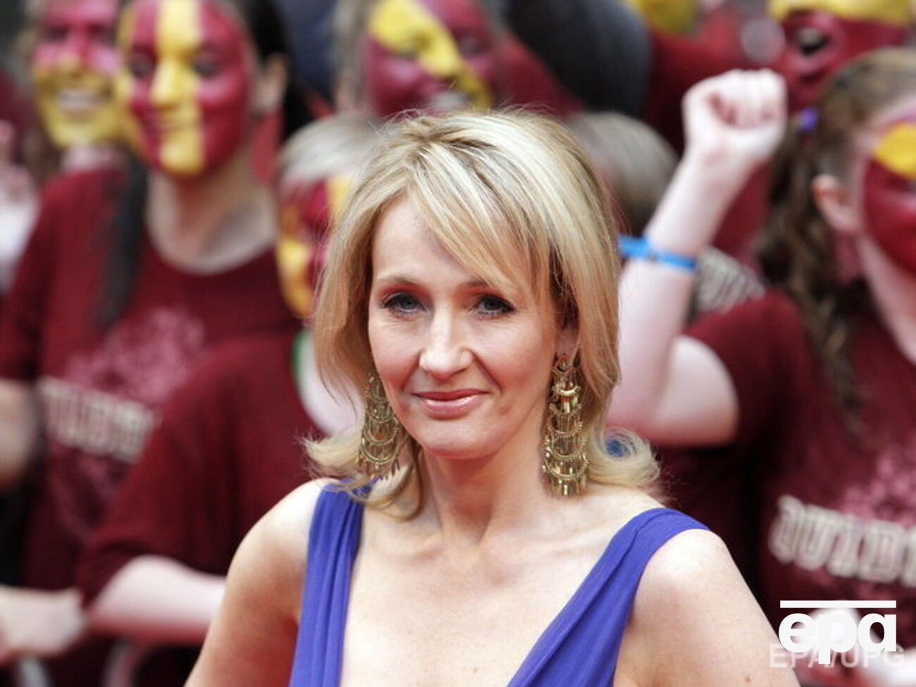 Роулинг анонсировала три фильма по роману "Фантастические звери"