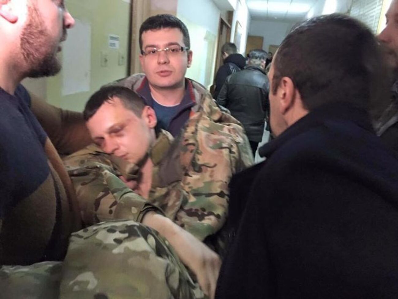 Представители СБУ пытались вручить Краснову подозрение, но не смогли, так как тот потерял сознание