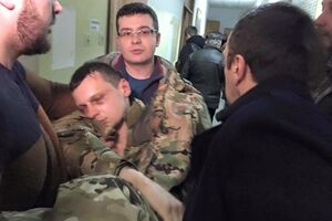 Представители СБУ пытались вручить Краснову подозрение, но не смогли, так как тот потерял сознание