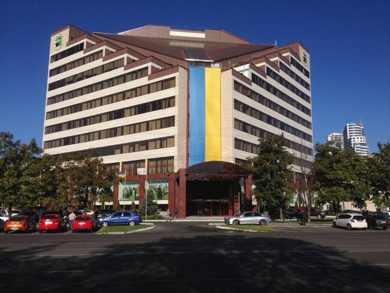 Если заемщик просрочит выплату, его долг покроет банк