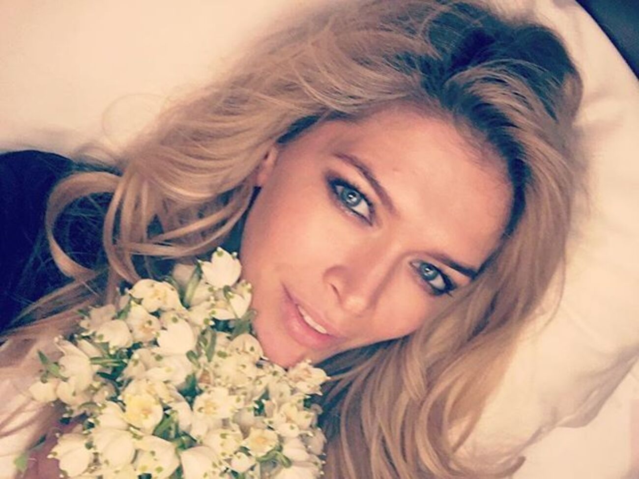 По мнению Брежневой, не имеет значения, кто из супругов более успешен в карьере, но оба человека должны быть реализованы