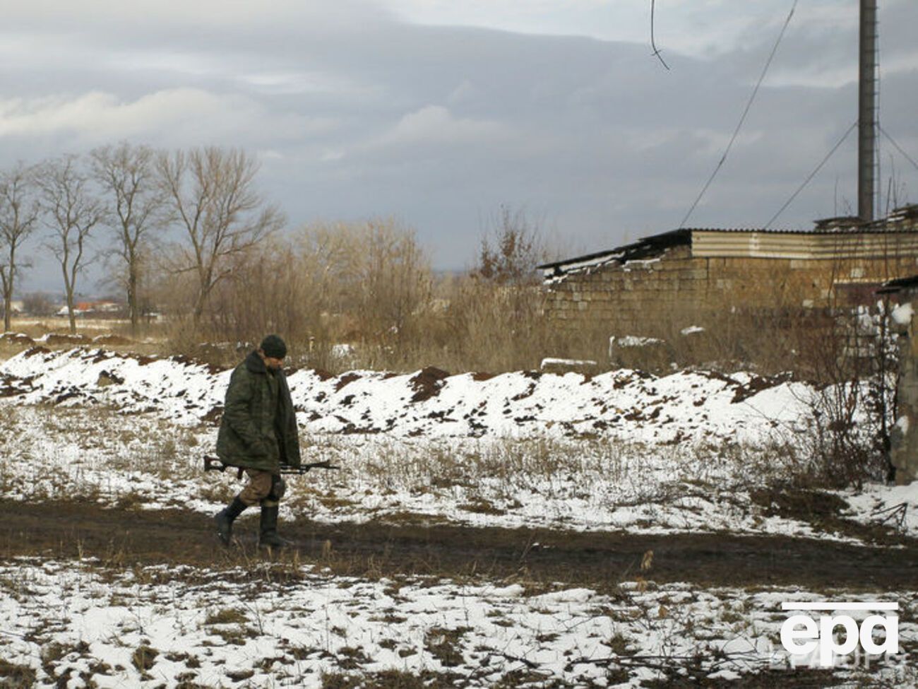 В зоне конфликта на Донбассе "многие дома повреждены и разграблены мародерами", заявил аль-Хусейн