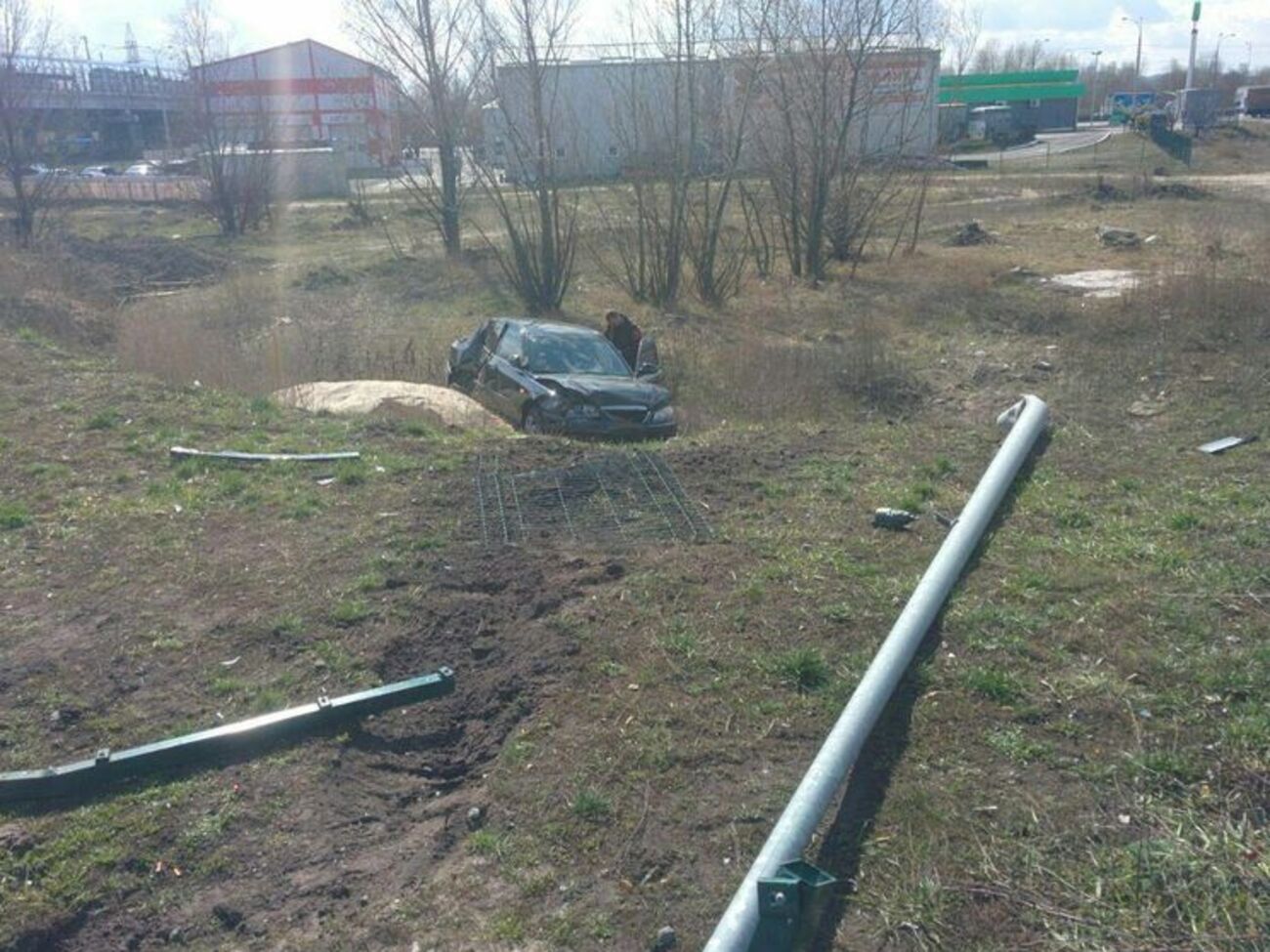 Попавший в ДТП водитель продолжил пить алкоголь