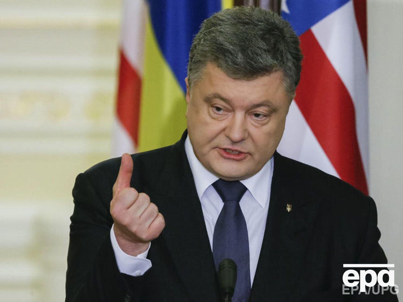 Порошенко ввел в действие санкции против фигурантов "списка Савченко&ndash;Сенцова"