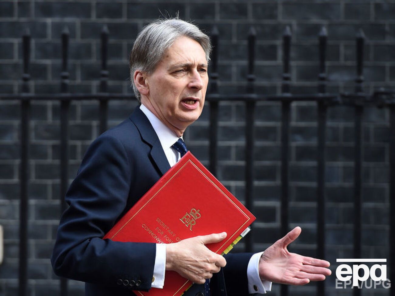 Россия игнорирует нормы международного права, заявил Хаммонд