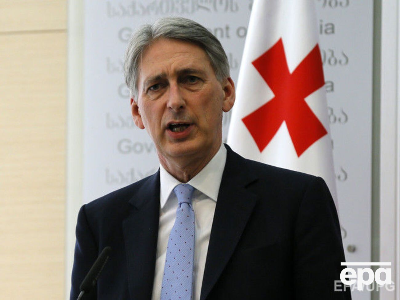 Хаммонд заявил, что действия России не способствуют скорейшей отмене санкций