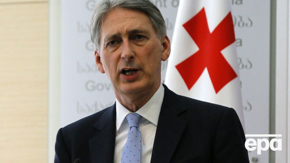 Хаммонд заявил, что действия России не способствуют скорейшей отмене санкций