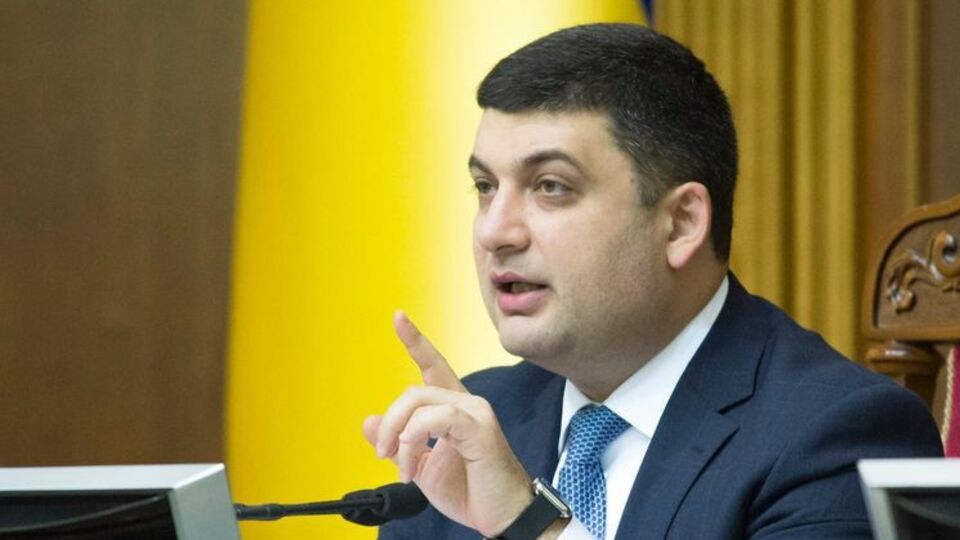 Гройсман: Правоохранительная система должна адекватно реагировать на людей с оружием
