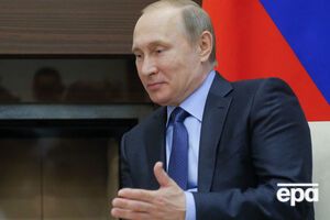 В прошлом году Баевский продал квартиру в закрытом московском жилищном комплексе 23-летней Алисе Харчевой, которая в 2010 году снималась для календаря ко дню рождения Путина