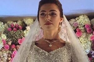 Невеста сама подавала гостям угощения