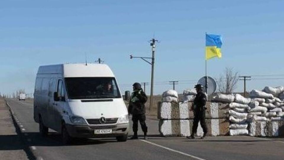 Автомобильный пункт пропуска в Золотом не проработал и дня
