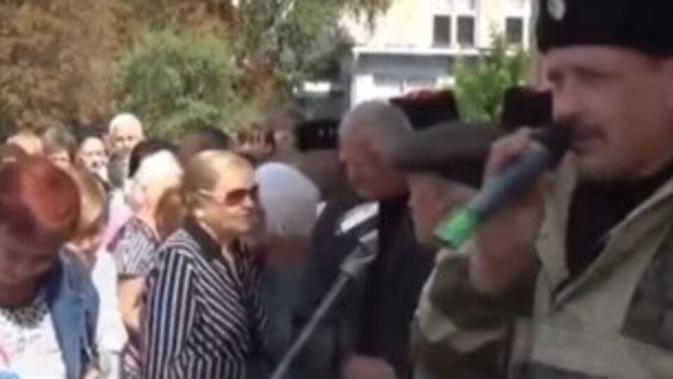 Парасюк: Если бы взрыв произошел на полметра правее от припаркованных автомобилей, надо было бы покупать цветы