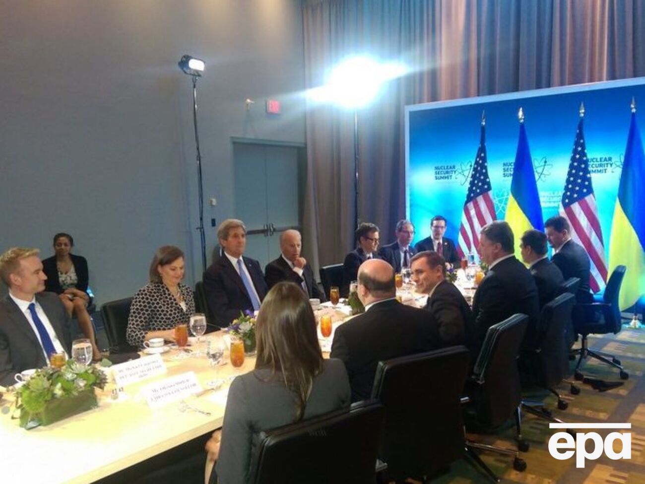 Фотографию с переговоров опубликовала журналистка Герасимова