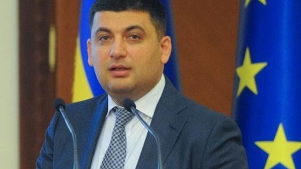 Гройсман прокомментировал ситуацию с лишением мандатов Томенко и Фирсова