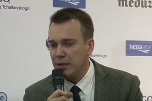 Зыгарь: Если вы послушаете любое публичное выступление Путина, он все время полемизирует с воображаемыми Обамой и Меркель