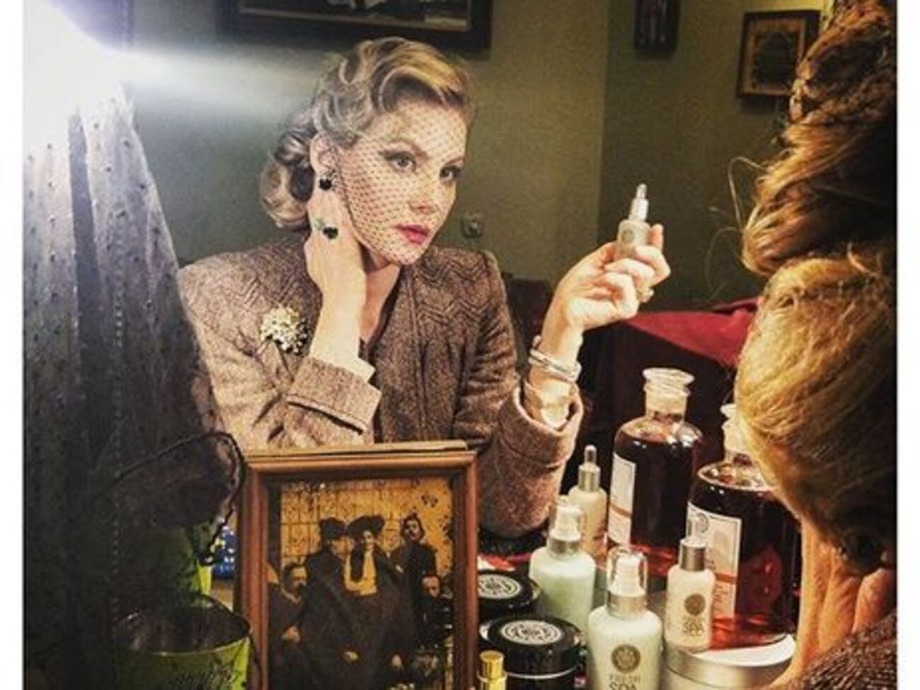 Литвинова позировала обнаженной до пояса