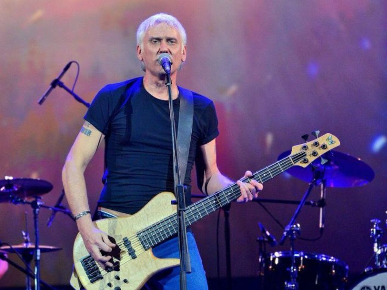 Маршал официально женат