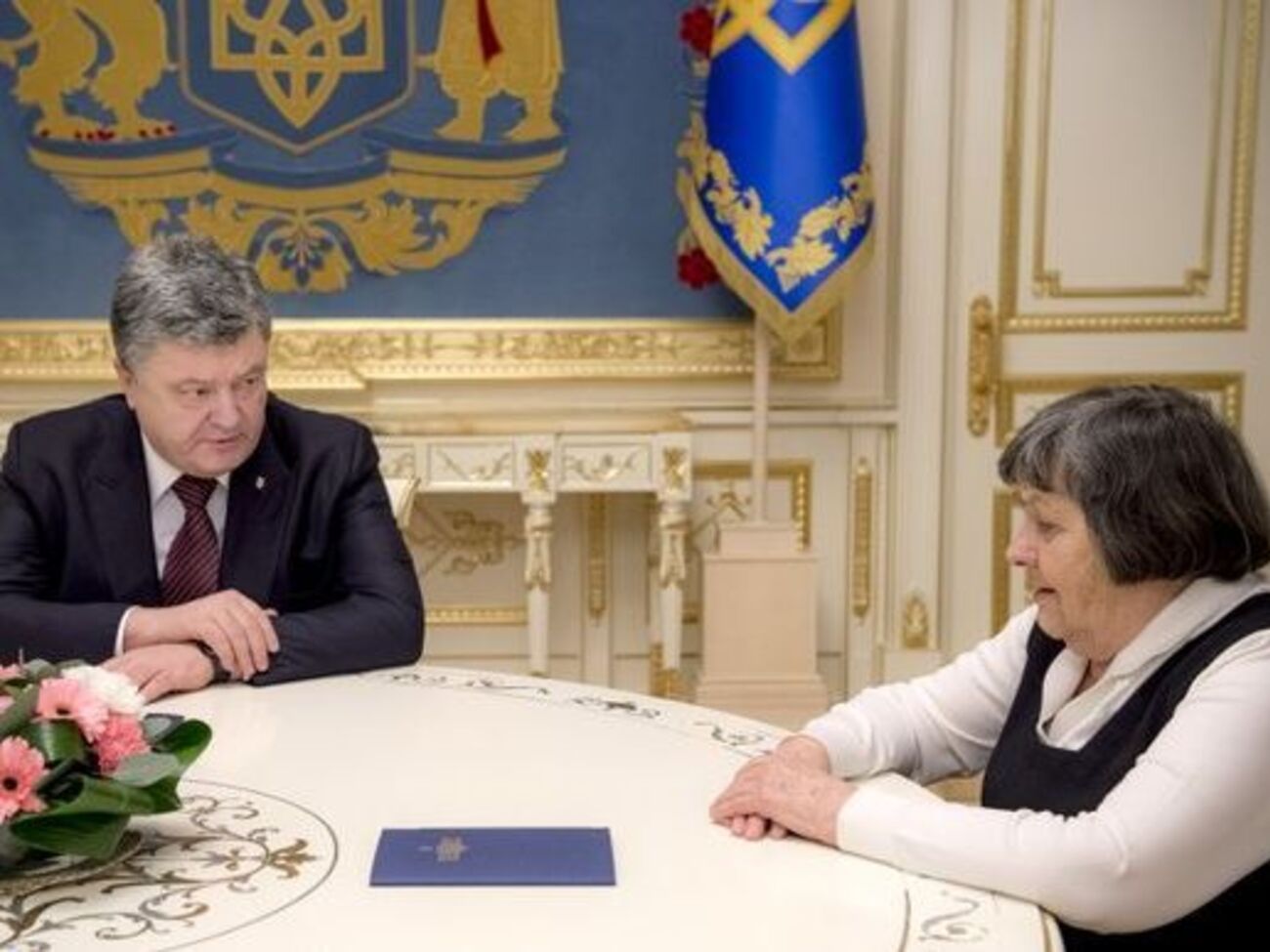 Порошенко:&nbsp;В этих условиях не мог не встретиться с мамой Надежды Савченко