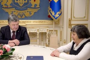 Порошенко: В этих условиях не мог не встретиться с мамой Надежды Савченко