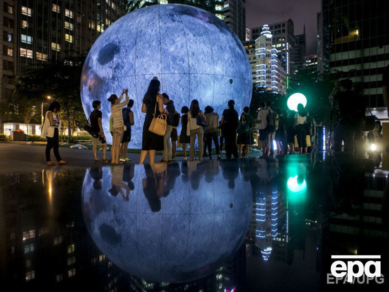 На фестивале света&nbsp;художники представили 25 инсталляций