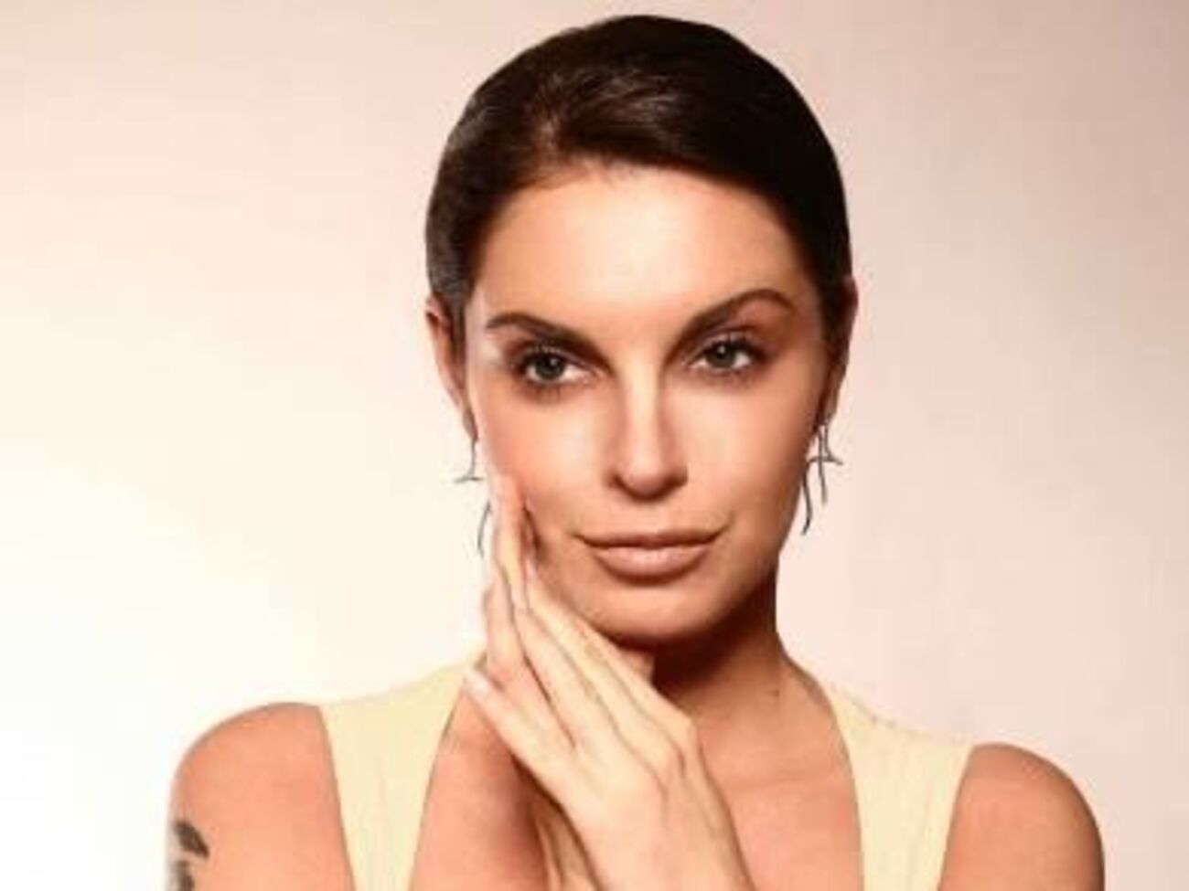 Леонова остается под следствием