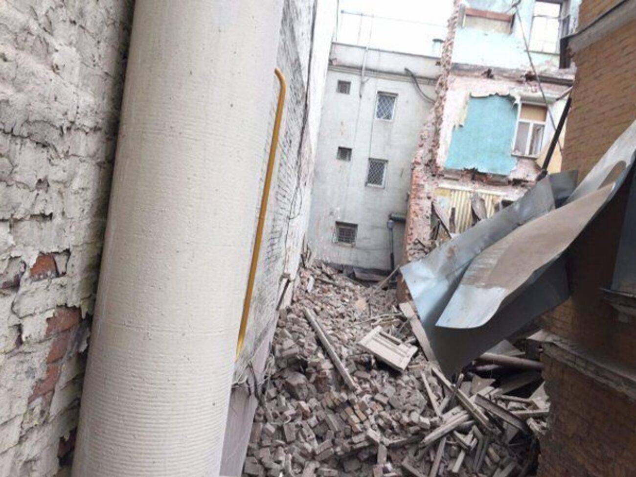 Обрушившийся четырехэтажный дом номер 8 по Каретному Ряду был построен в 1917 году