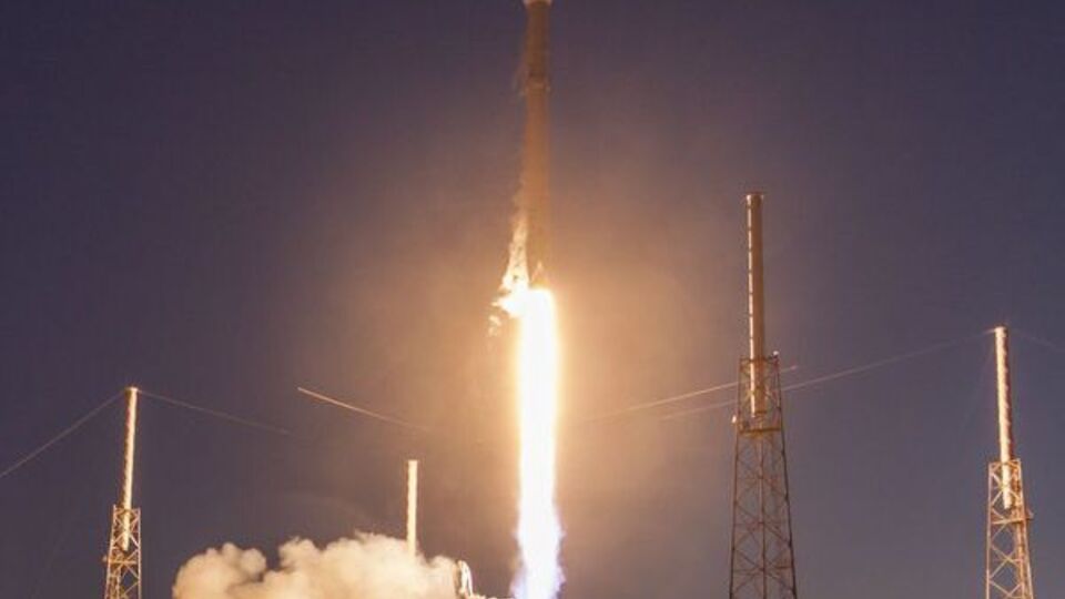 Момент старта Falcon 9