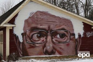 Сандерса изобразили на стене дома
