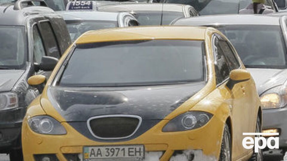 В январе крымские водители оспорили в суде необходимость замены украинских номеров на российское, но в феврале Верховный суд РФ отклонил жалобу