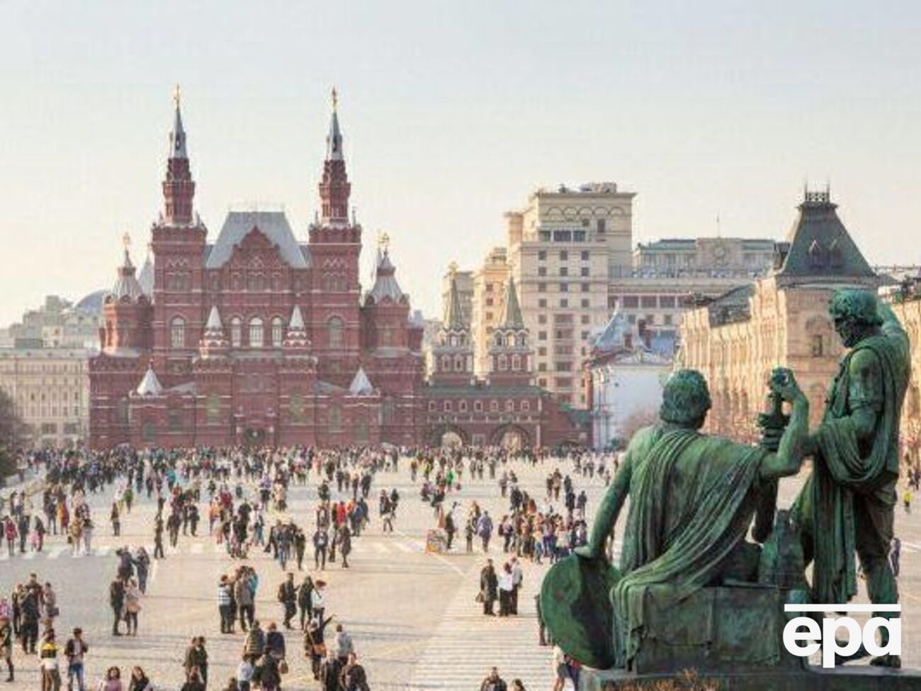 Российская Общественная палата призвала граждан "разделить эмоции и радостное настроение от прихода крымской весны"