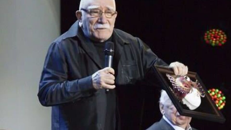 В больнице рядом с Джигарханяном находится его жена